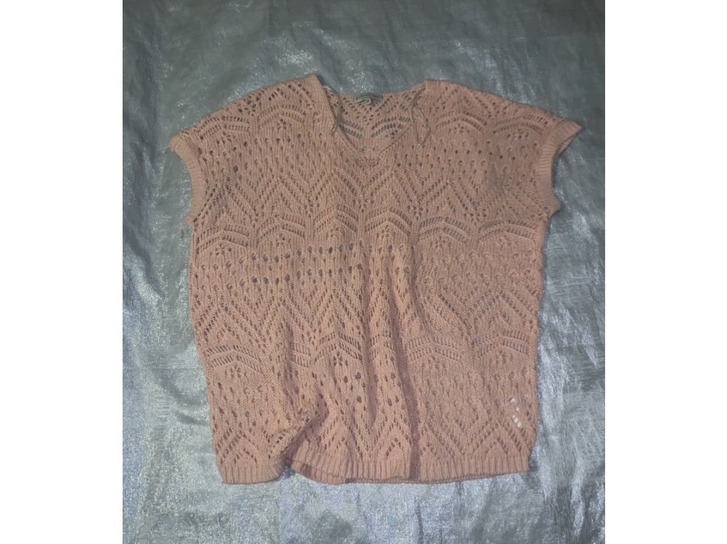 Děrovaný pletený volný svetřík F&F vel. 38